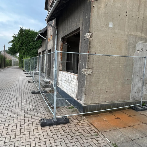 Zaunfüße Beton und Kunststoff